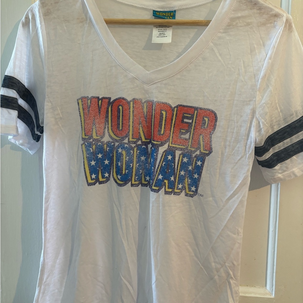 DC Wonder Woman Graphic White Tee